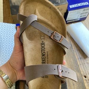 Mayari size 41 (US Women’s 10 according to box)